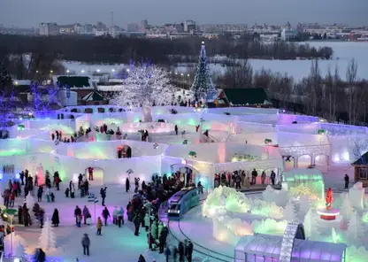 Почти 5 миллионов рублей потратят в Омске на новогодние баннеры и украшения для улиц города