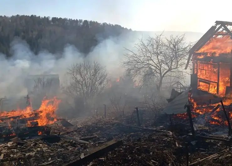 Почти целая улица сгорела в садоводческом товариществе Манского района