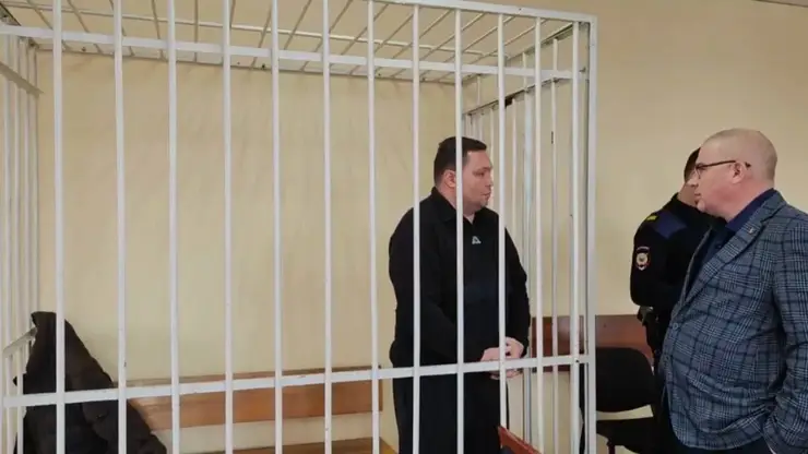 Директора минусинской фирмы обвинили в даче взятки местному главврачу на 2.8 млн рублей