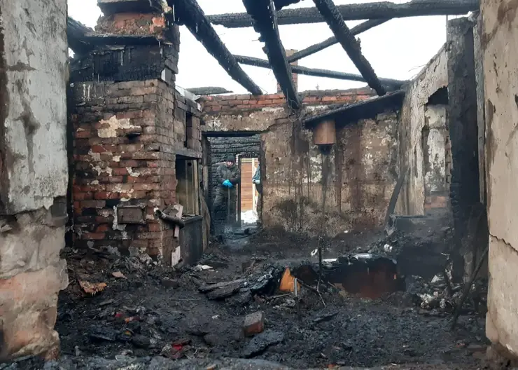 В Новосибирской области уголовное дело возбудили из-за гибели трех человек при пожаре