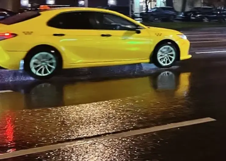 Красноярцев предупредили, как не попасть впросак с такси в праздники