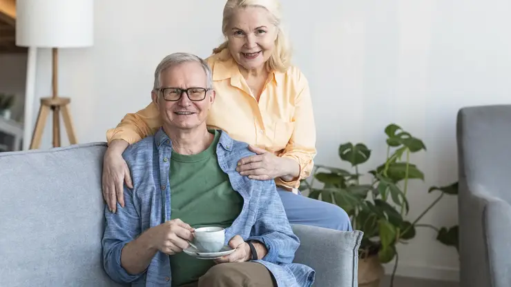 Больше денег, расширенный соцпакет, пенсия: что заставит жителей Красноярского края и Новосибирской области работать и после пенсии?