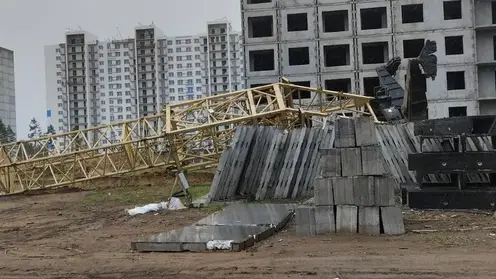 В Улан-Удэ при падении крана на стройплощадку погиб рабочий