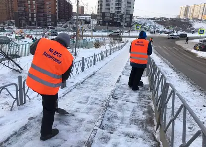 В Красноярске бригады ручного труда наводят порядок в Солнечном и Зелёной Роще