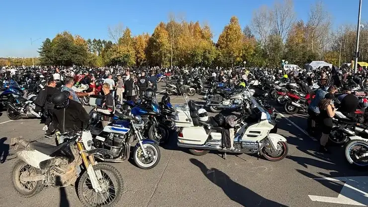 Колонна мотоциклистов пронеслась по Красноярску: как закрыли мотосезон 2025