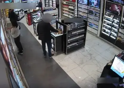 Новосибирец наворовал помад на 13 тысяч рублей в питерском аэропорту Пулково