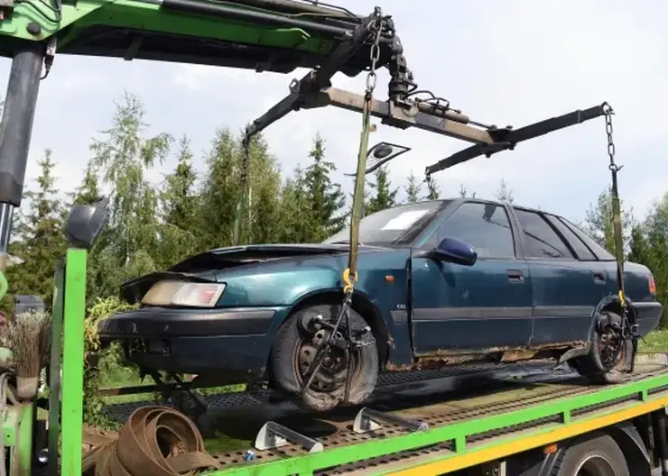 Куда нужно сообщать о брошенном автомобиле? Разъясняет мэрия Красноярска