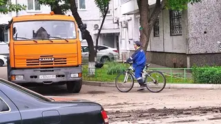 В Красноярске детская горка оставила 12 домов без холодной воды почти на сутки В Красноярске детская горка оставила 12 домов без холодной воды почти на сутки