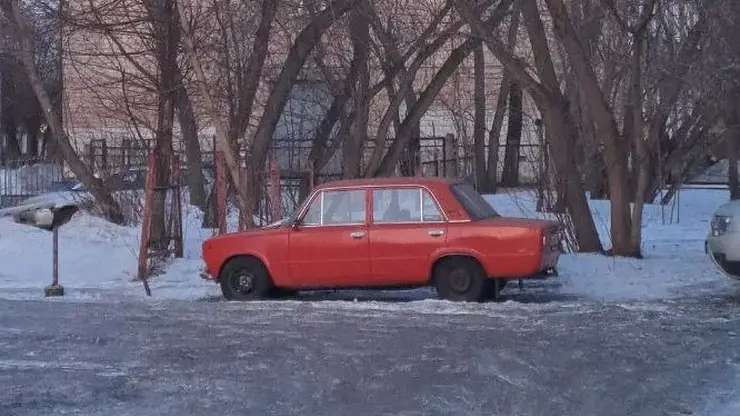 В Советском районе Красноярска начали эвакуировать брошенные машины