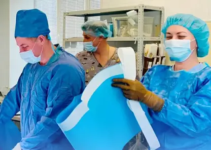 «Я увидел свою руку, висящую лишь на лоскуте кожи»: во Владивостоке экскаватор упал на рабочего и едва не оторвал ему конечность