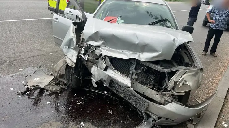 В Ачинске в смертельном ДТП погиб водитель. В его машине находилось 3 детей