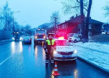 Квартира загорелась в деревянном доме на правом берегу Красноярска: погиб мужчина