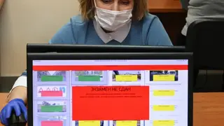 Житель Новосибирска хотел сдать экзамен в ГАИ с помощью наушника и камеры