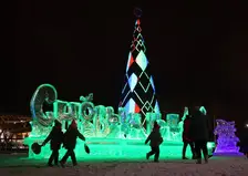 Главную городскую ёлку Красноярска зажгут сегодня вечером на острове Татышев