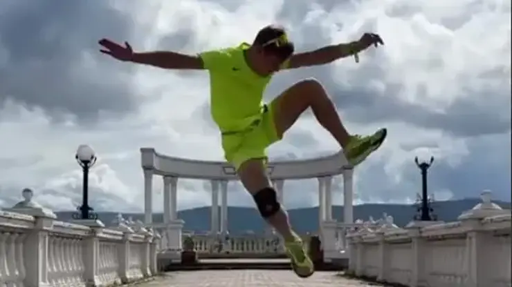 Салатовый блогер Уилл Эггертон из Англии покоряет Красноярск: первое впечатление о городе и сравнение Биг Бенов