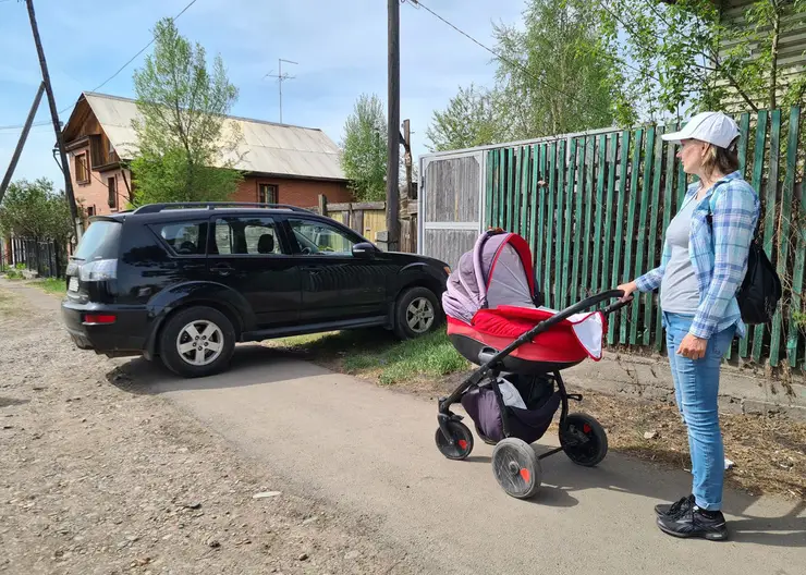 В Красноярске мама с коляской оценила пешеходную доступность Покровки