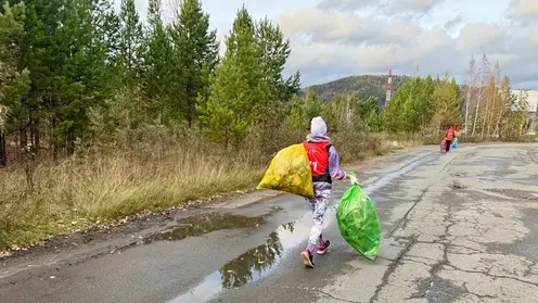 Волонтеры Эн+ собрали 300 кг мусора во время пробежки в Дивногорске