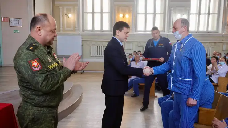 Губернатор Красноярского края вручил государственные награды бойцам СВО