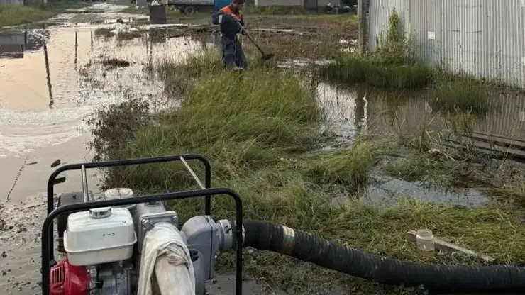 Огороды под водой: малые реки снова могут выйти из берегов из-за сильных дождей в Красноярском крае