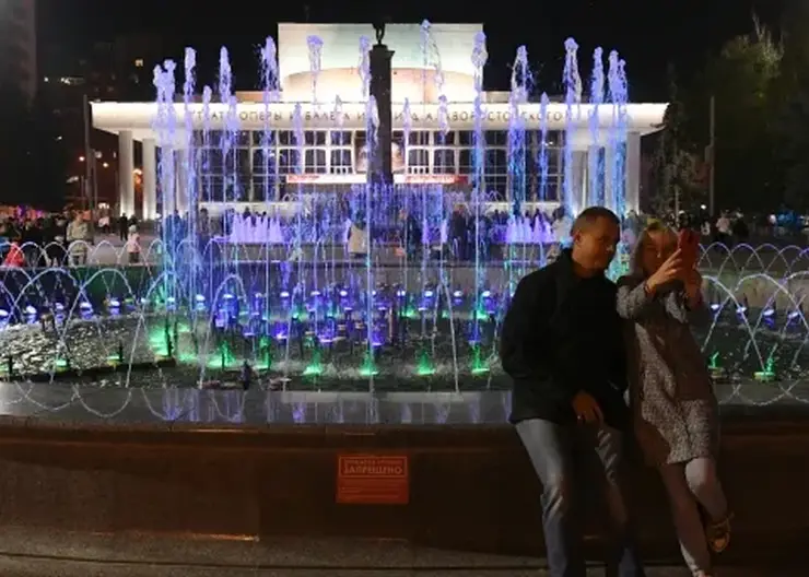 Красноярцев призвали не купаться в жару в фонтанах