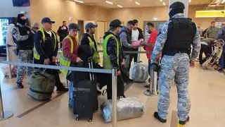 Красноярские приставы отправили домой два десятка нелегальных мигрантов