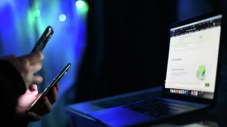 Девочка из Томского района передала аферистам данные банковских карт родителей ради бонусов в мобильной игре