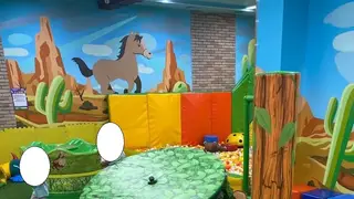 В Бурятии на 6-летнюю девочку рухнула карусель В Бурятии на 6-летнюю девочку рухнула карусель