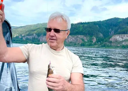 Губернатор Александр Усс в выходные съездил на рыбалку