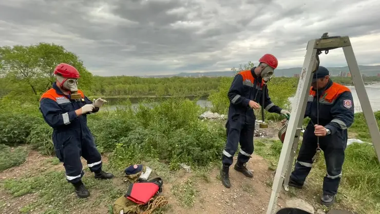 В Красноярске мужчина три дня не мог выбраться из коллектора