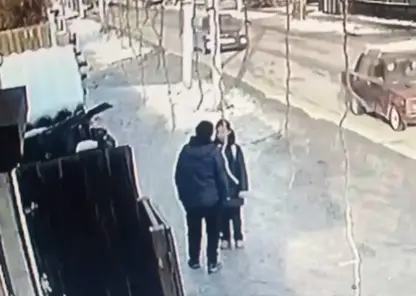 В Кызыле мужчина напал на школьницу и насильно ее зацеловал