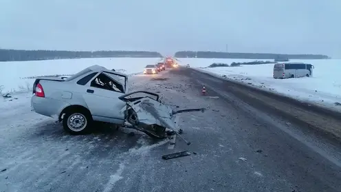 Водитель Lada Priora погиб в ДТП с автобусом в Красноярском крае 