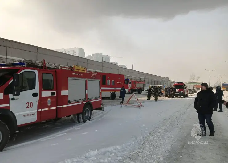 В Красноярске на складе холодильников ликвидировали пожар