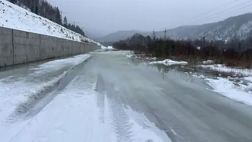 Трассу в Красноярском крае подтопило из-за поднятие уровня воды в Мане