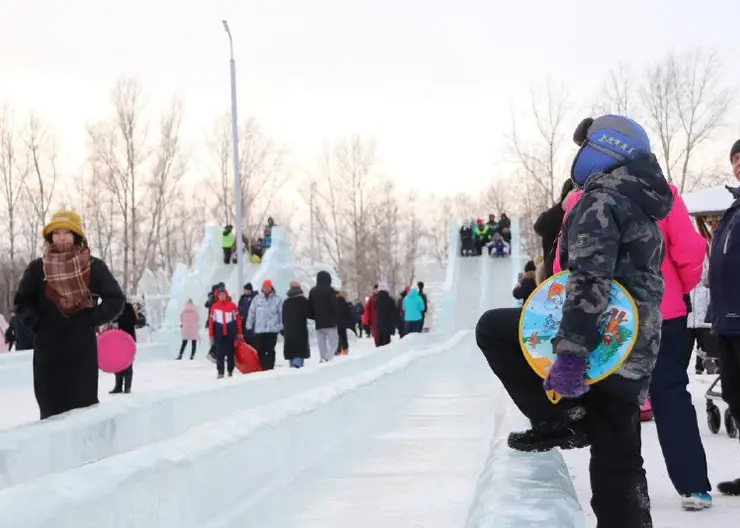 В Красноярске закрыли ледовый городок в Татышев-парке