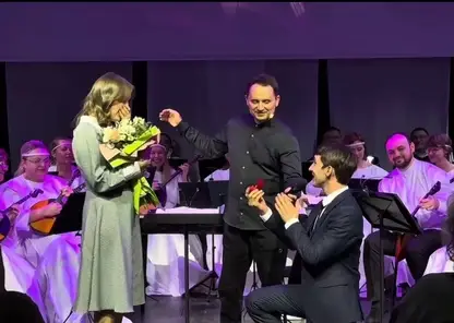 Красноярец сделал предложение своей возлюбленной на сцене театра Пушкина