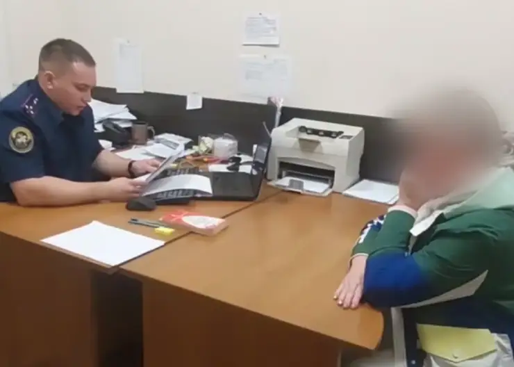 Чиновница администрации Красноярска задержана за взятки алкоголем и продуктами