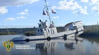 Крушение катера привело к разливу нефтепродуктов на реке в Новосибирской области