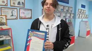 В Канске 16-летний подросток вынес на руках двух маленьких детей из горящего дома В Канске 16-летний подросток вынес на руках двух маленьких детей из горящего дома