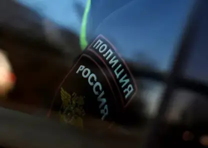 В Емельяновском районе автоледи с ребёнком в машине врезалась в забор