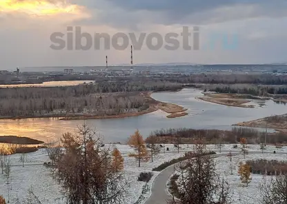 Снегоуборочную технику выпустили на дороги Красноярска