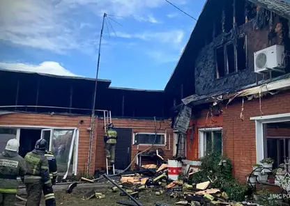 Ребенка из горящего дома спасли пожарные из Новосибирской области