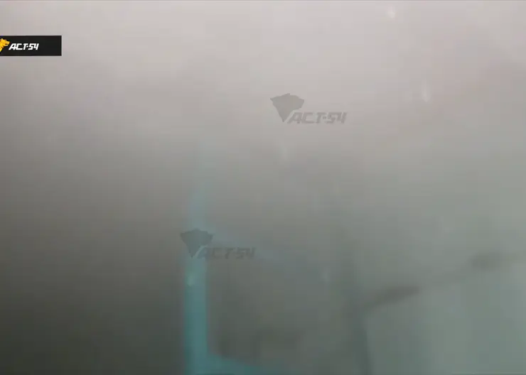В Новосибирске подъезд жилого дома затопило горячей водой
