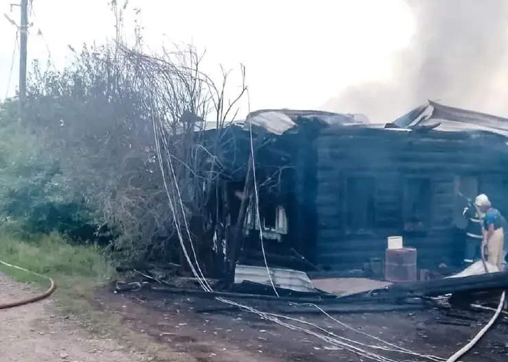 В Казачинском районе загорелись три дома