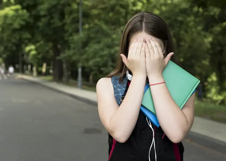 В Приморье возбуждено уголовное дело после того, как старшеклассницы засунули в рот туалетный ершик 8-летней девочке