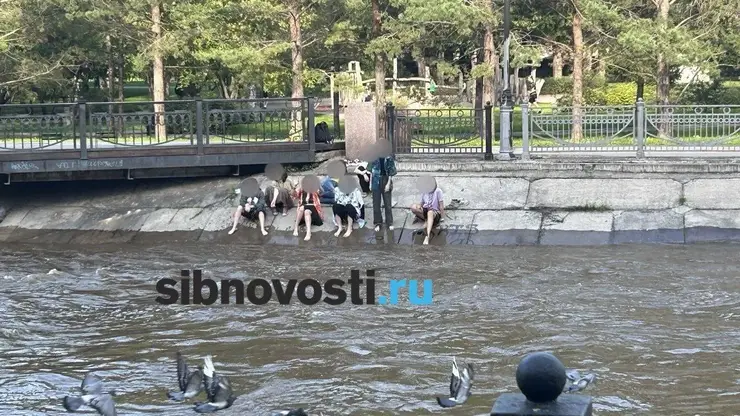 В Красноярске девочки-подростки устроили смертельно опасное развлечение на реке