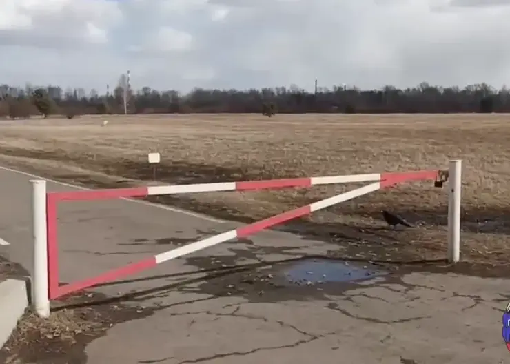 В Красноярске нарушительница ПДД закрыла дорогу к площадке санавиации