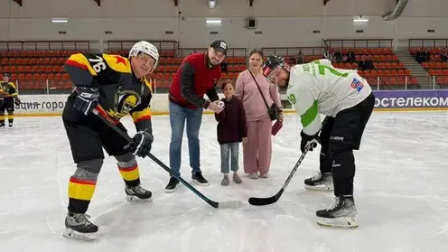 Омские хоккеисты-любители сыграют матч, чтобы помочь маленькой Монике