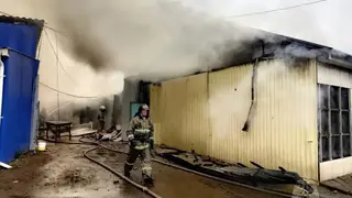Кровля кафе восточной кухни вспыхнула на правобережье Красноярска Кровля кафе восточной кухни вспыхнула на правобережье Красноярска