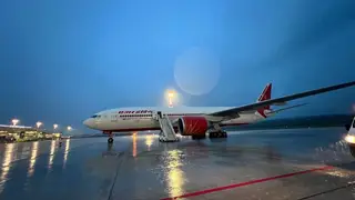 Индийский Боинг 777-237 аварийно приземлился в красноярском аэропорту из-за срабатывания датчика загорания: более двухсот пассажиров разместили в зоне вылета