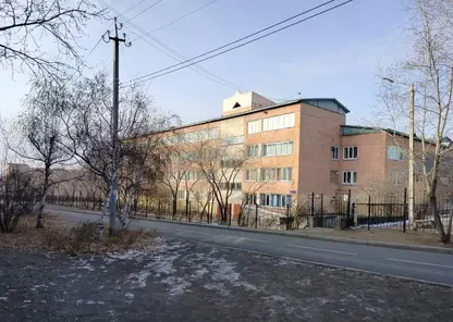 Короткое замыкание произошло в школе Читы — ученики сняли огонь на видео